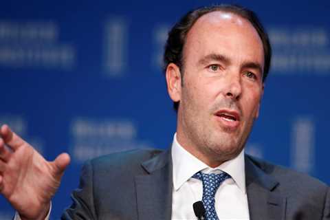 Top investor Kyle Bass warns the Fed could crash the stock market this year — and predicts oil..