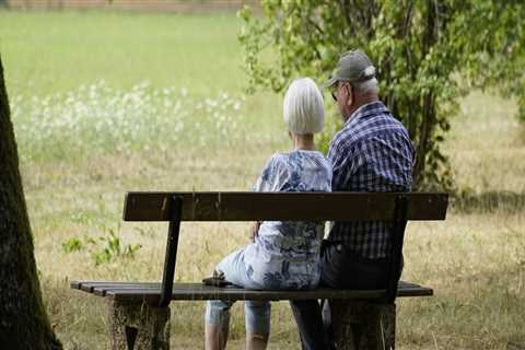 What is the average retired couples income?