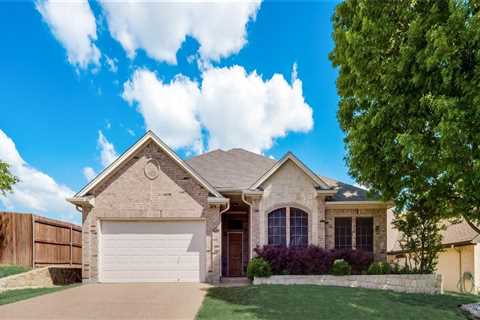 How Many Homes Are Currently Listed for Sale in Tarrant County, Texas?