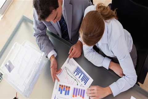 Can a business analyst work as a management consultant?