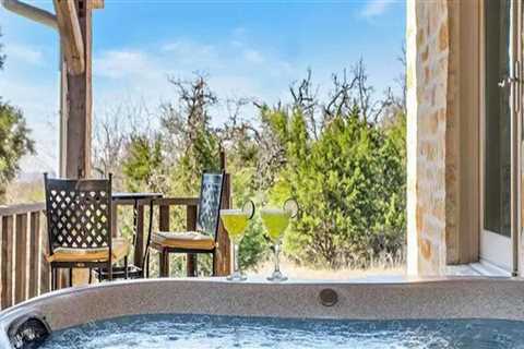 Escape to Central Texas: 11 Luxurious Villas with Hot Tubs